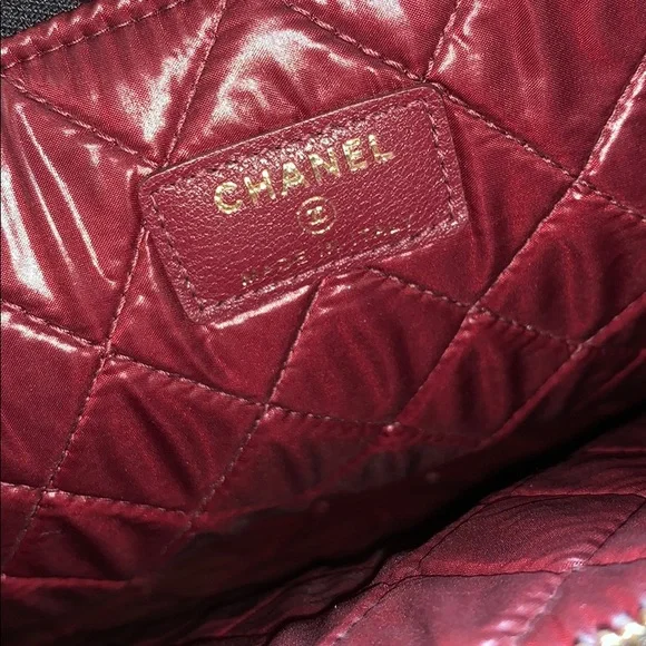 Chanel Clutch - Picture 3 of 9